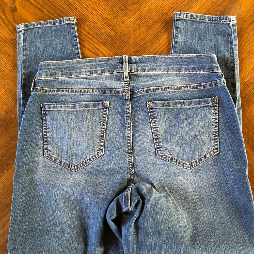 Old Navy Super Skinny Jeans - Picture 4 of 7